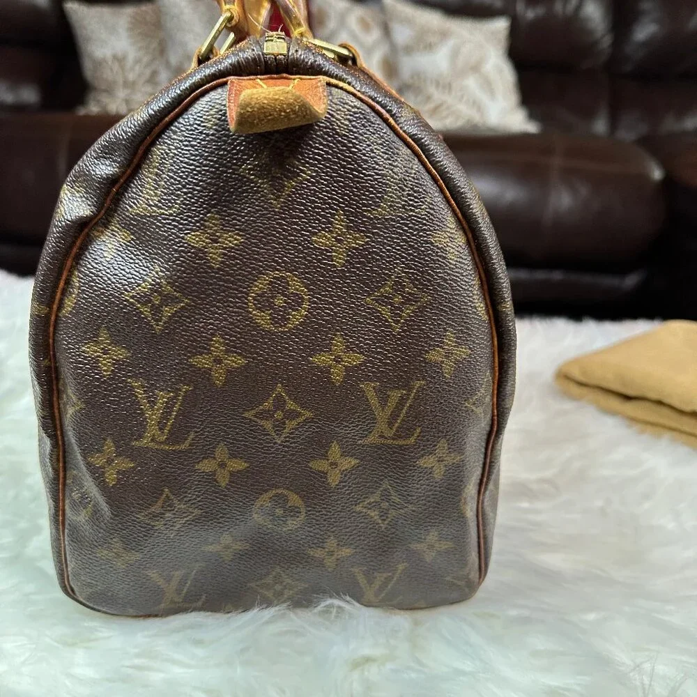 ❌SOLD❌ Authentic Louis Vuitton Monogram Speedy 30 Handbag - Picture 4 of 17